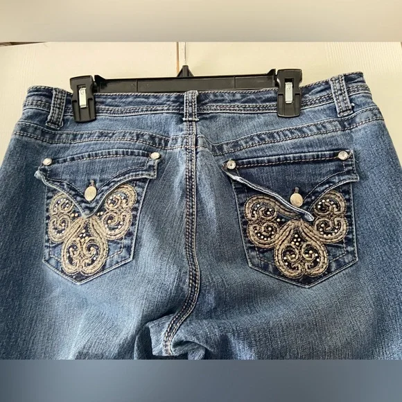 Nine West ladies jeans size 12 / 31 rhinestone pockets - Picture 2 of 8